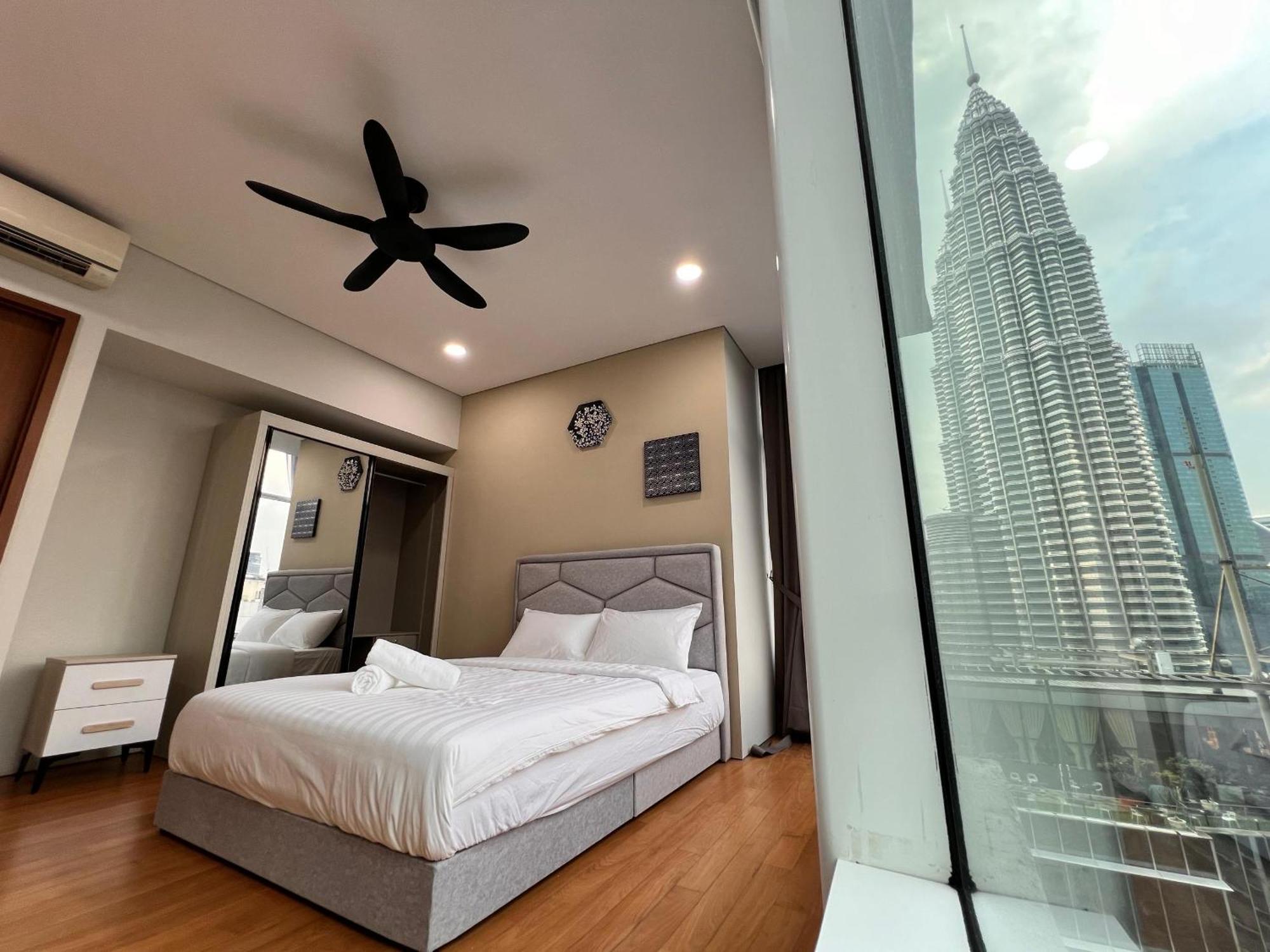 Sky Suites At Klcc By Mitstay Куала-Лумпур Екстер'єр фото