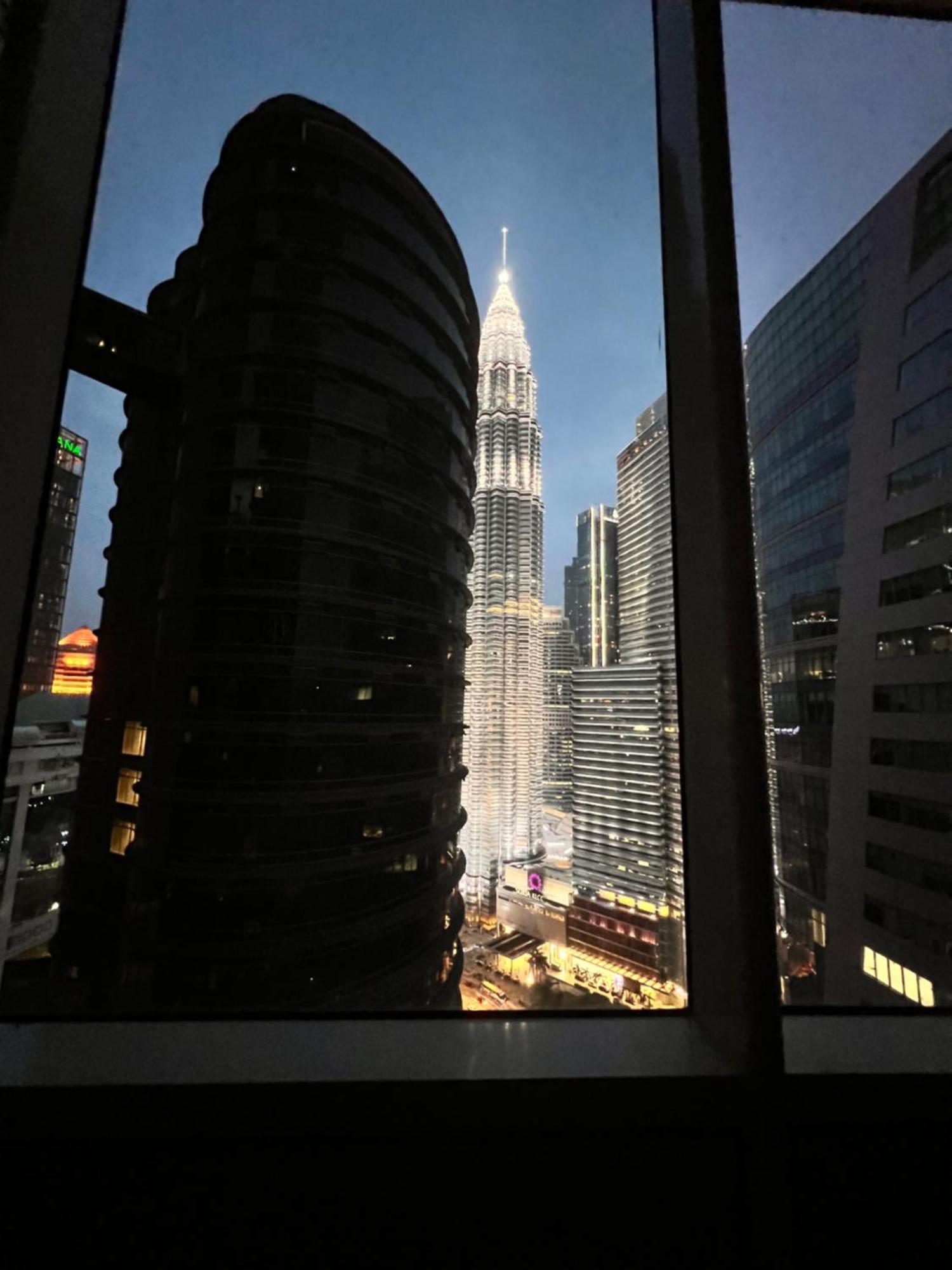 Sky Suites At Klcc By Mitstay Куала-Лумпур Екстер'єр фото