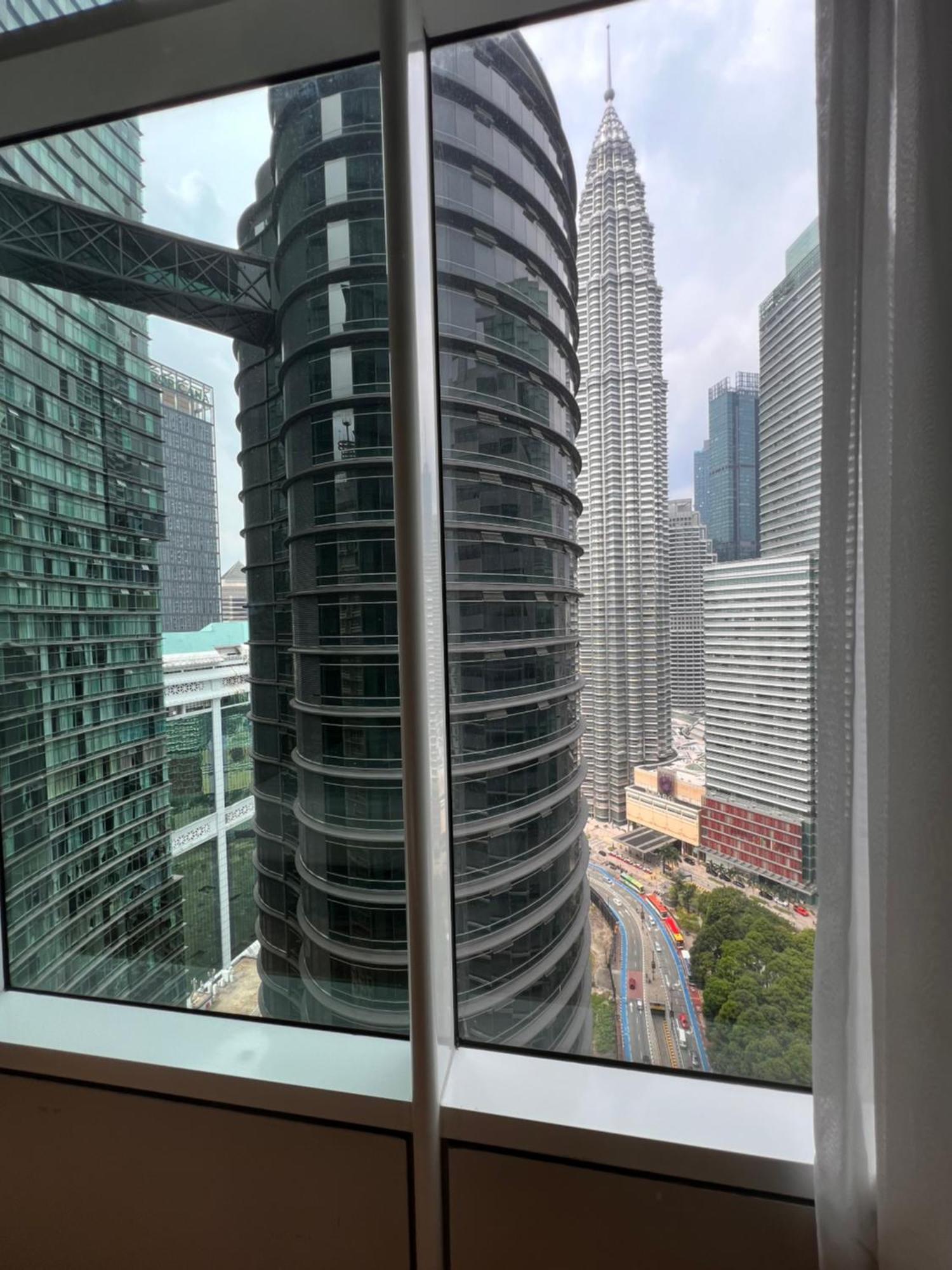 Sky Suites At Klcc By Mitstay Куала-Лумпур Екстер'єр фото